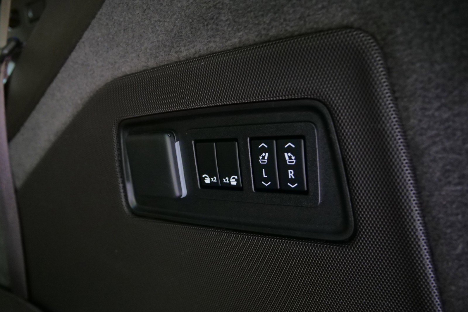 Used 2021 Cadillac Escalade Sport w/ Driver Assist Tech Package image 34