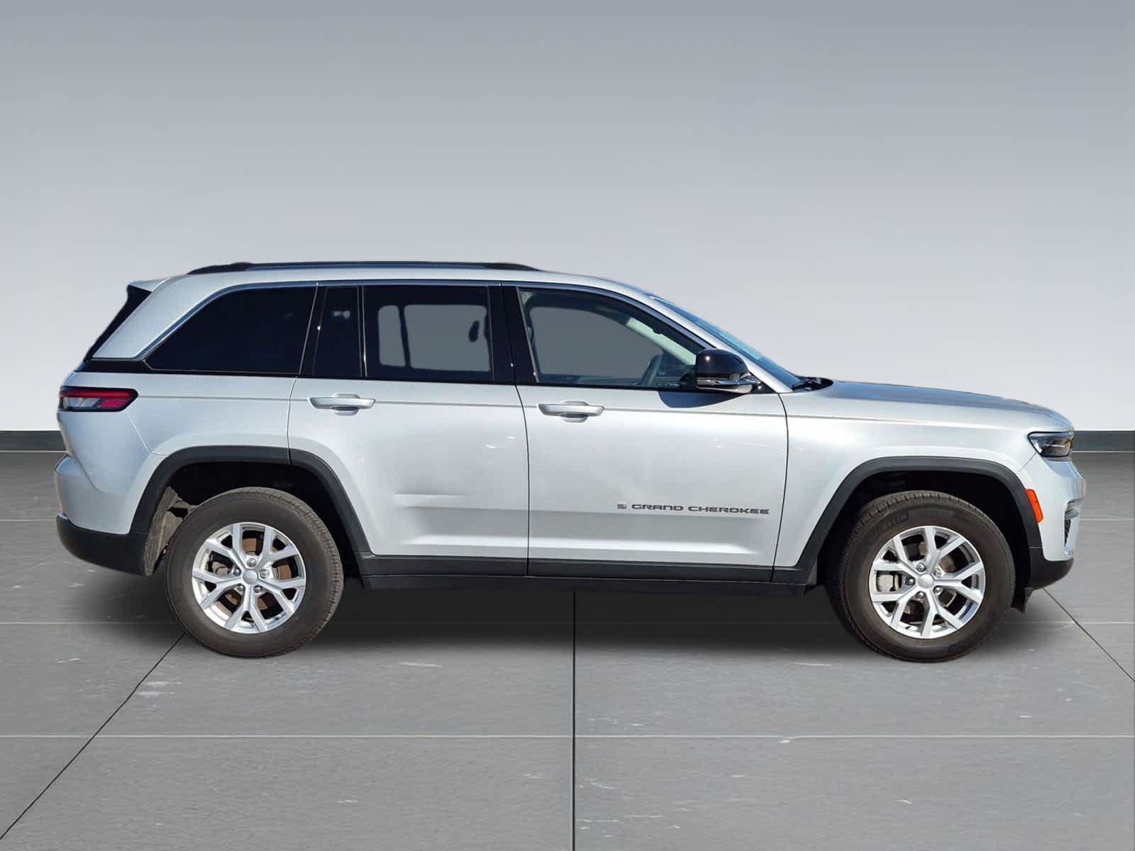 Used 2023 Jeep Grand Cherokee Limited AWD/4WD image 7