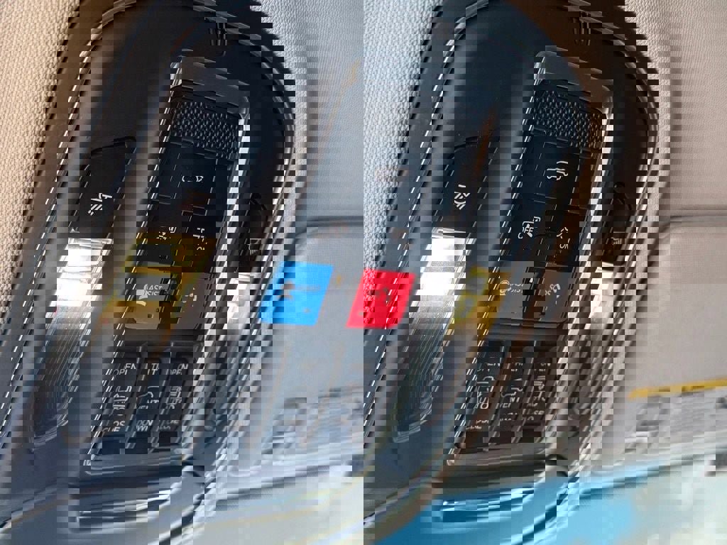 Used 2021 Jeep Grand Cherokee L Limited w/ Luxury Tech Group II image 26