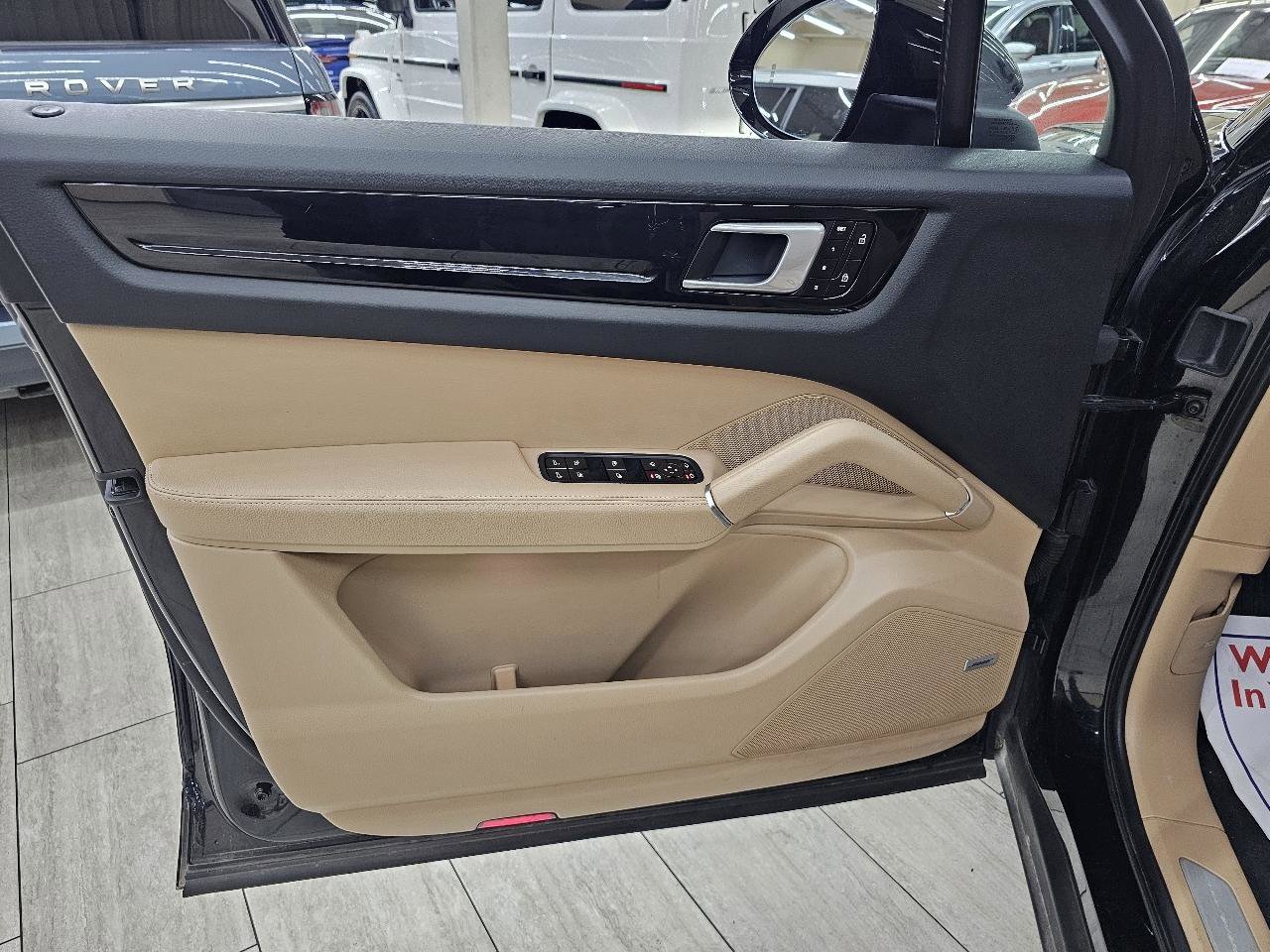 Used 2020 Porsche Cayenne AWD/4WD image 41