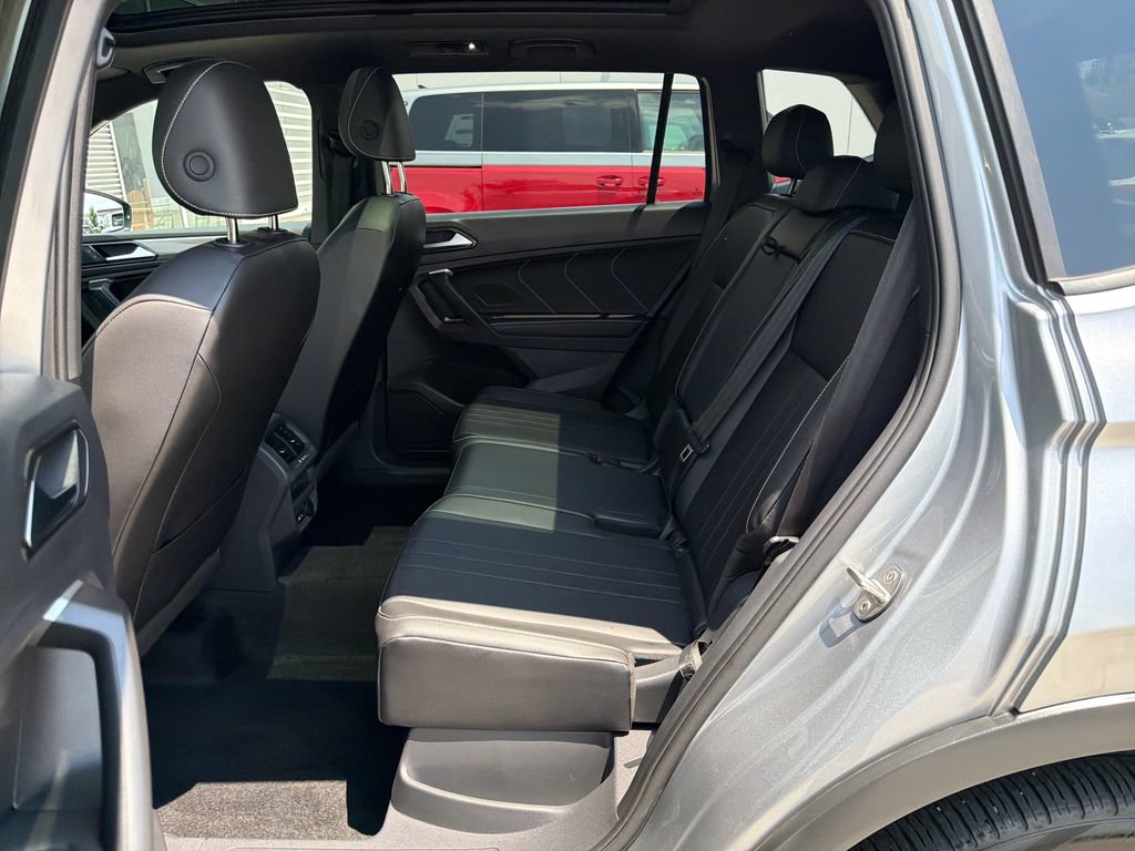 Certified 2024 Volkswagen Tiguan SE R-Line AWD/4WD image 13