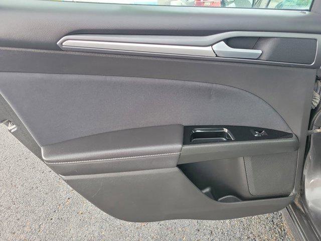 Used 2016 Ford Fusion SE FWD image 9