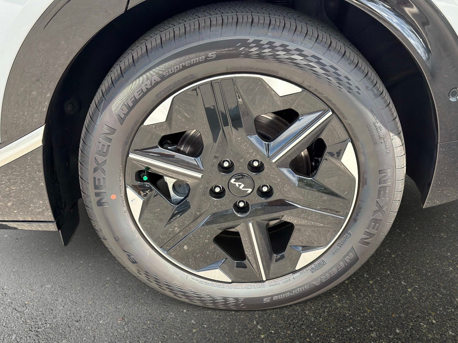 New 2026 Kia EV6 Wind RWD image 9