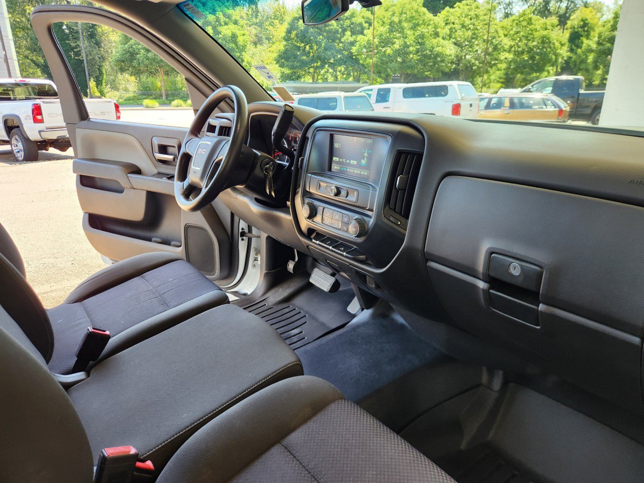 Used 2018 GMC Sierra 1500 2WD Regular Cab image 2