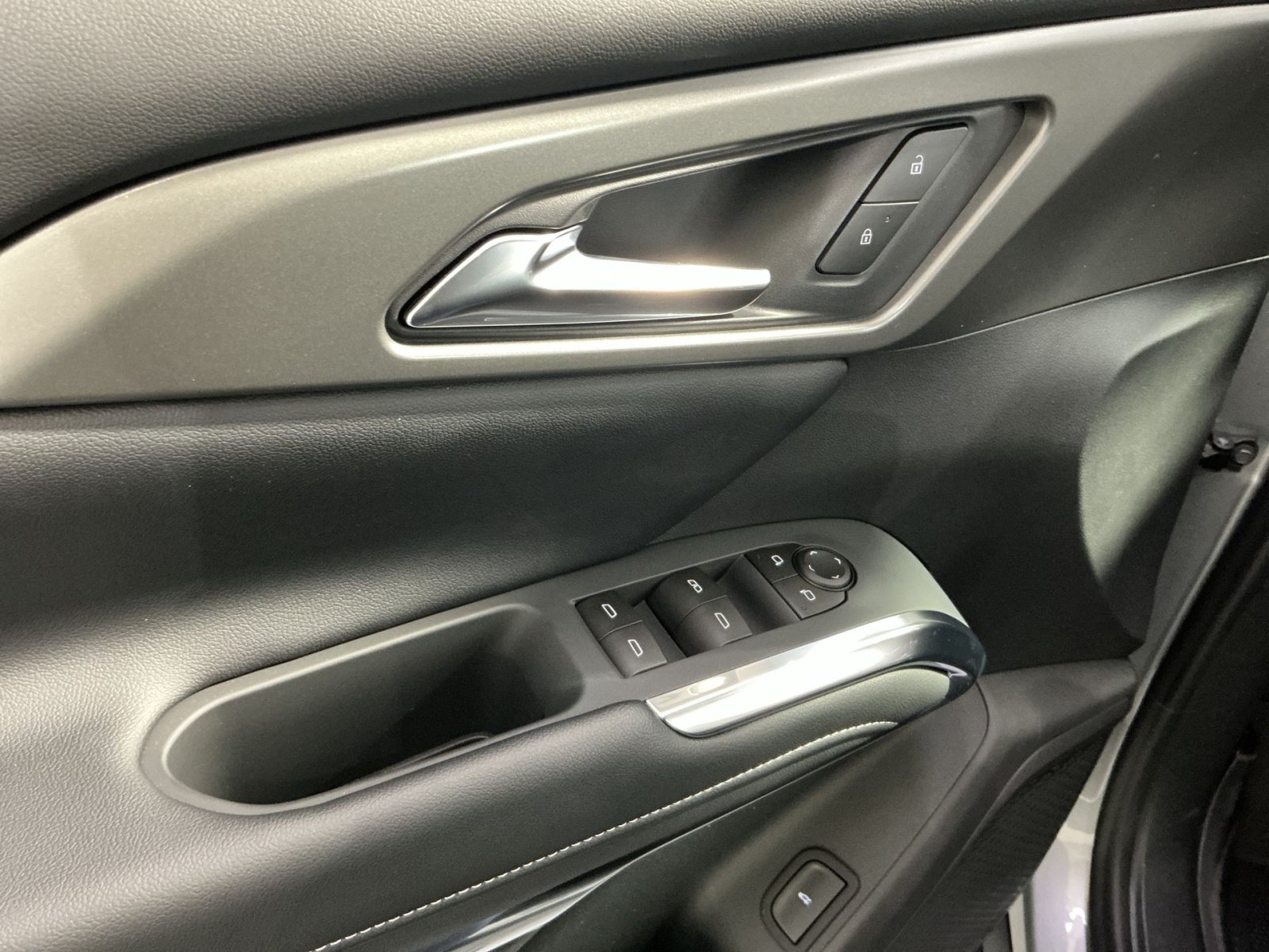 New 2026 Chevrolet Traverse LT w/ LPO, Floor Liner Package FWD image 16