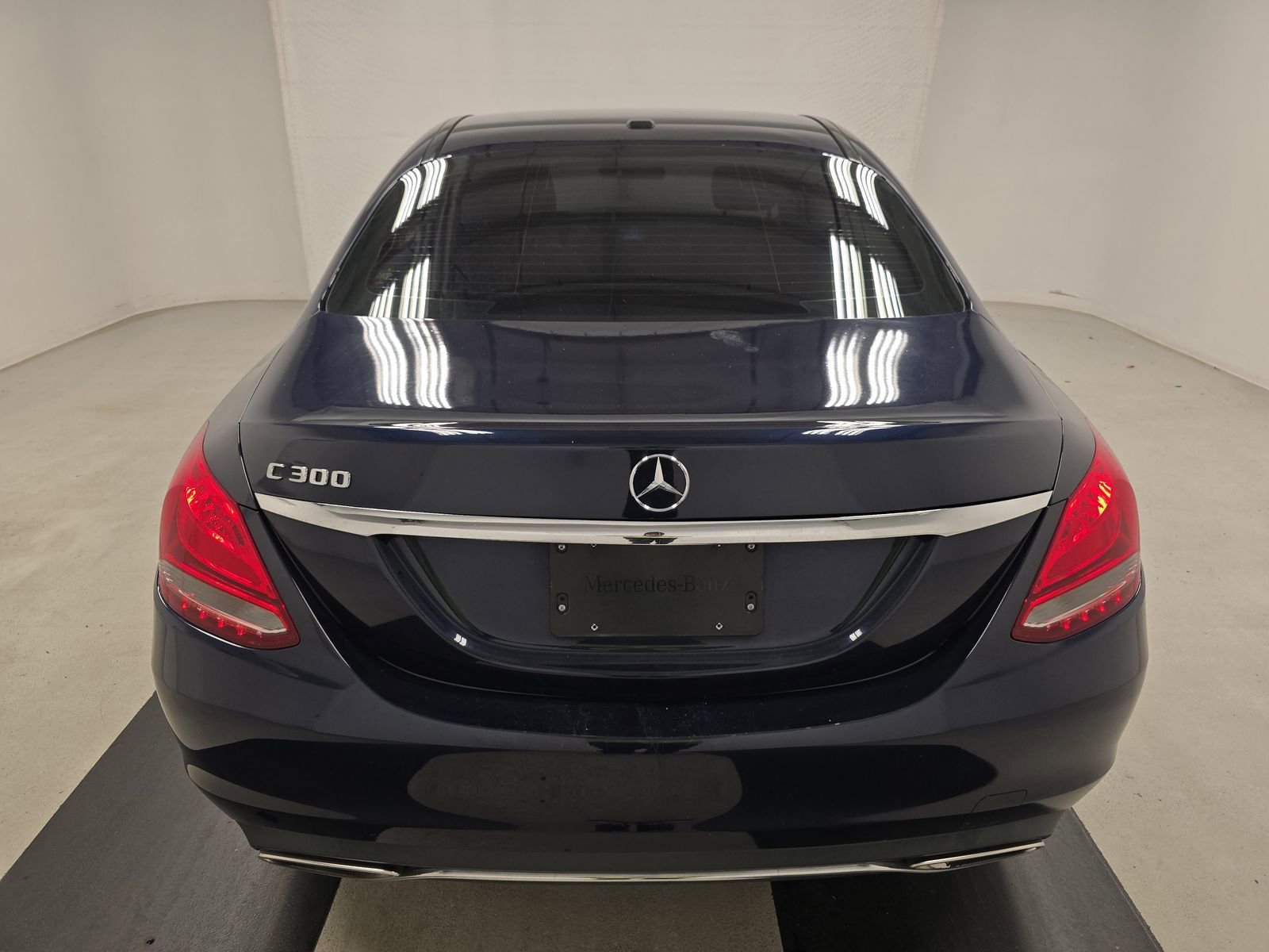 Used 2018 Mercedes-Benz C 300 Sedan w/ Premium Package image 18