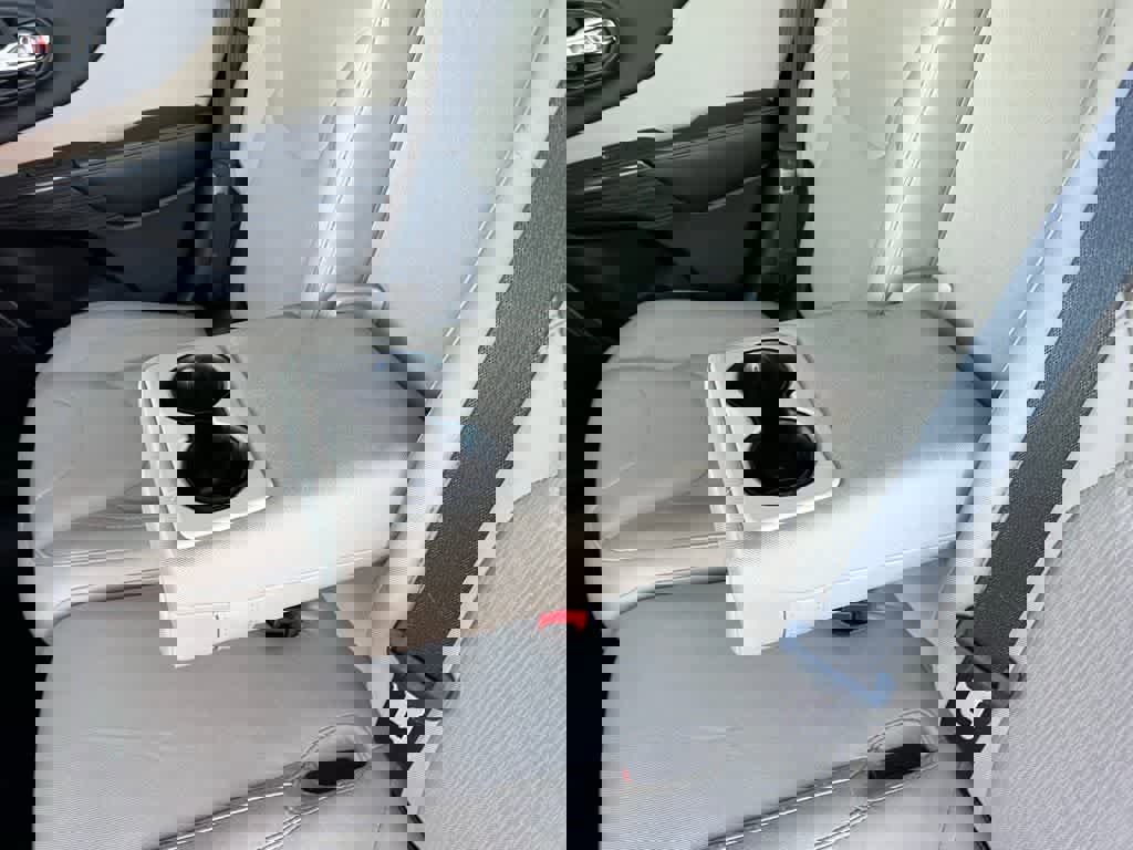 Used 2016 Jeep Cherokee Latitude w/ Cold Weather Group image 19