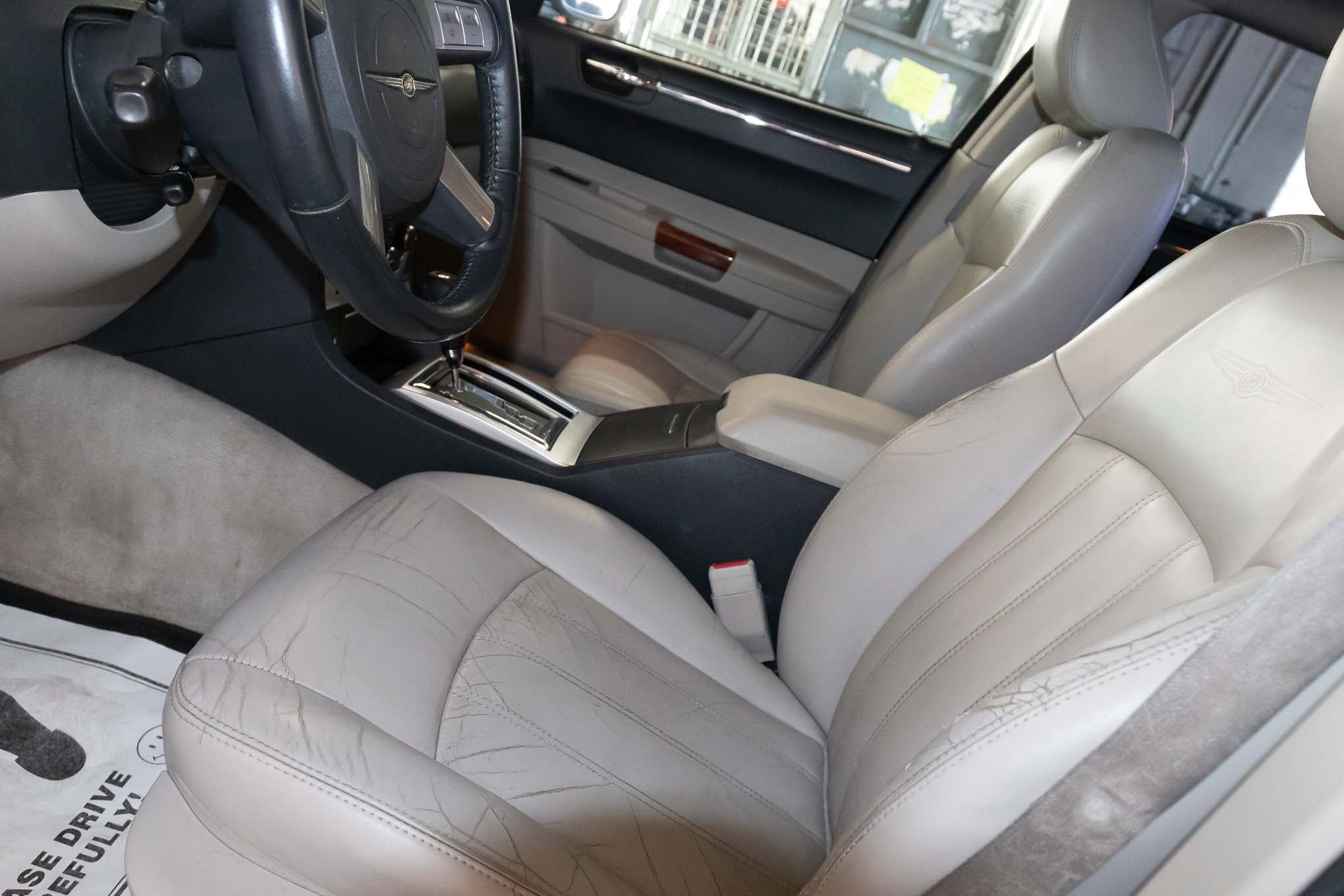 Used 2005 Chrysler 300 C w/ Navigation & Sound Group II RWD image 10