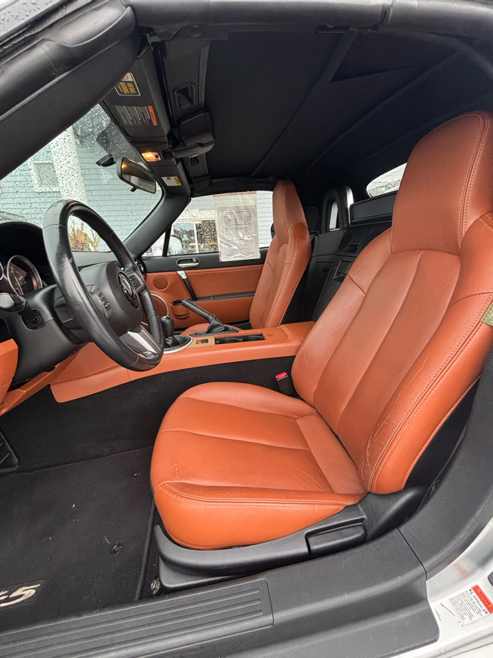 Used 2006 MAZDA MX-5 Miata Grand Touring w/ Premium Pkg image 8