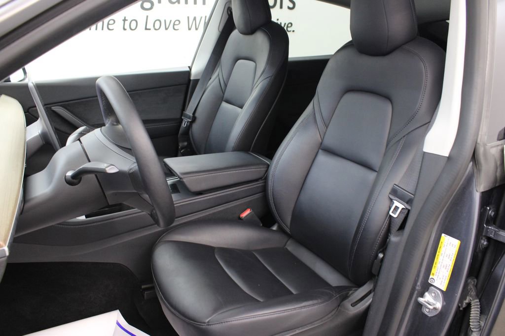 Used 2022 Tesla Model Y Long Range image 13