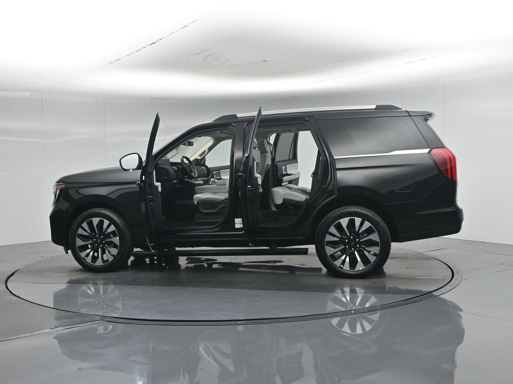 Certified 2025 Ford Expedition Platinum w/ Driver's Package AWD/4WD image 42