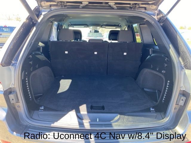 Used 2019 Jeep Grand Cherokee Laredo w/ Security & Convenience Group AWD/4WD image 26