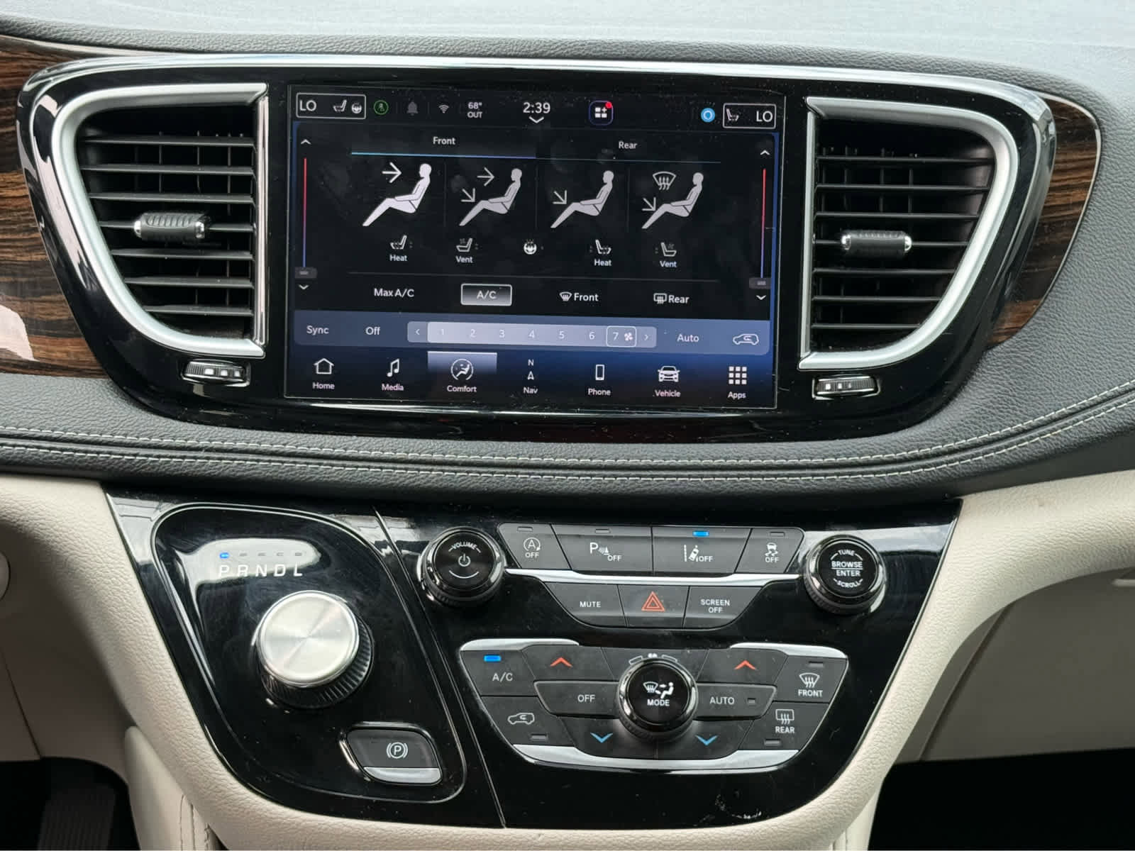 Used 2023 Chrysler Pacifica Limited FWD image 28