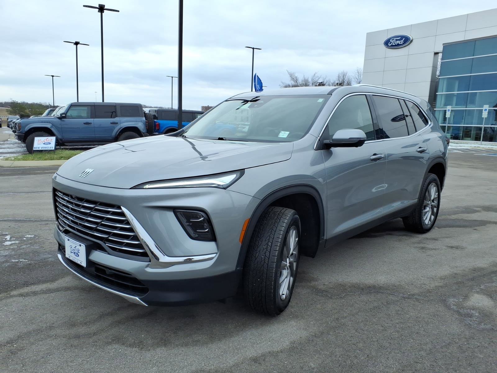 Used 2025 Buick Enclave Preferred image 7