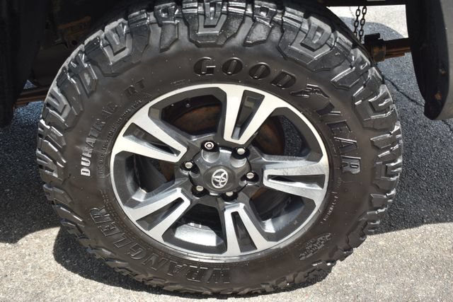 Used 2018 Toyota Tacoma SR5 AWD/4WD image 44