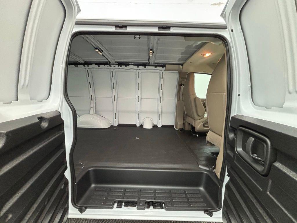New 2025 GMC Savana 2500 w/ Driver Convenience Package image 33