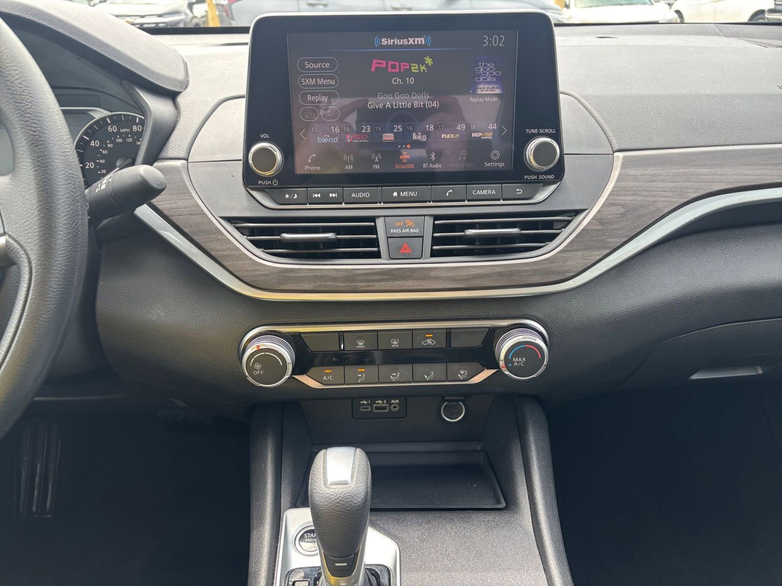 Used 2025 Nissan Altima 2.5 SV FWD image 17