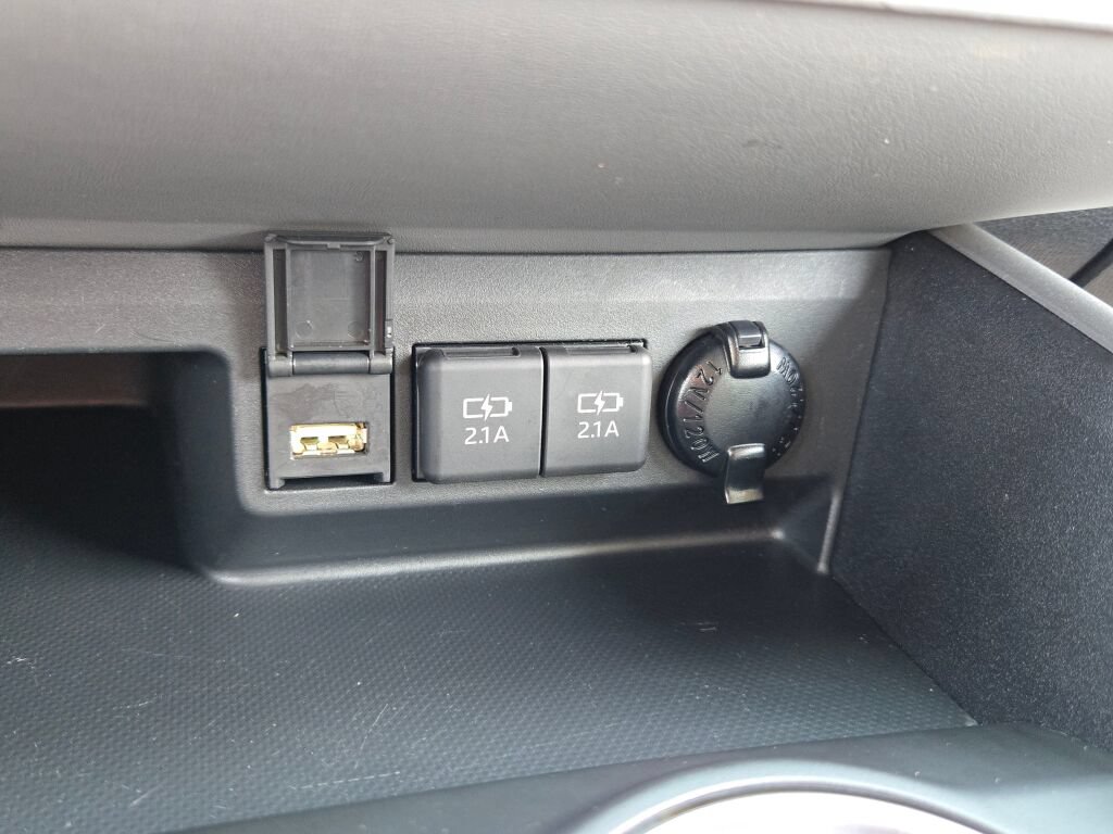 Used 2021 Toyota Highlander XLE AWD/4WD image 31