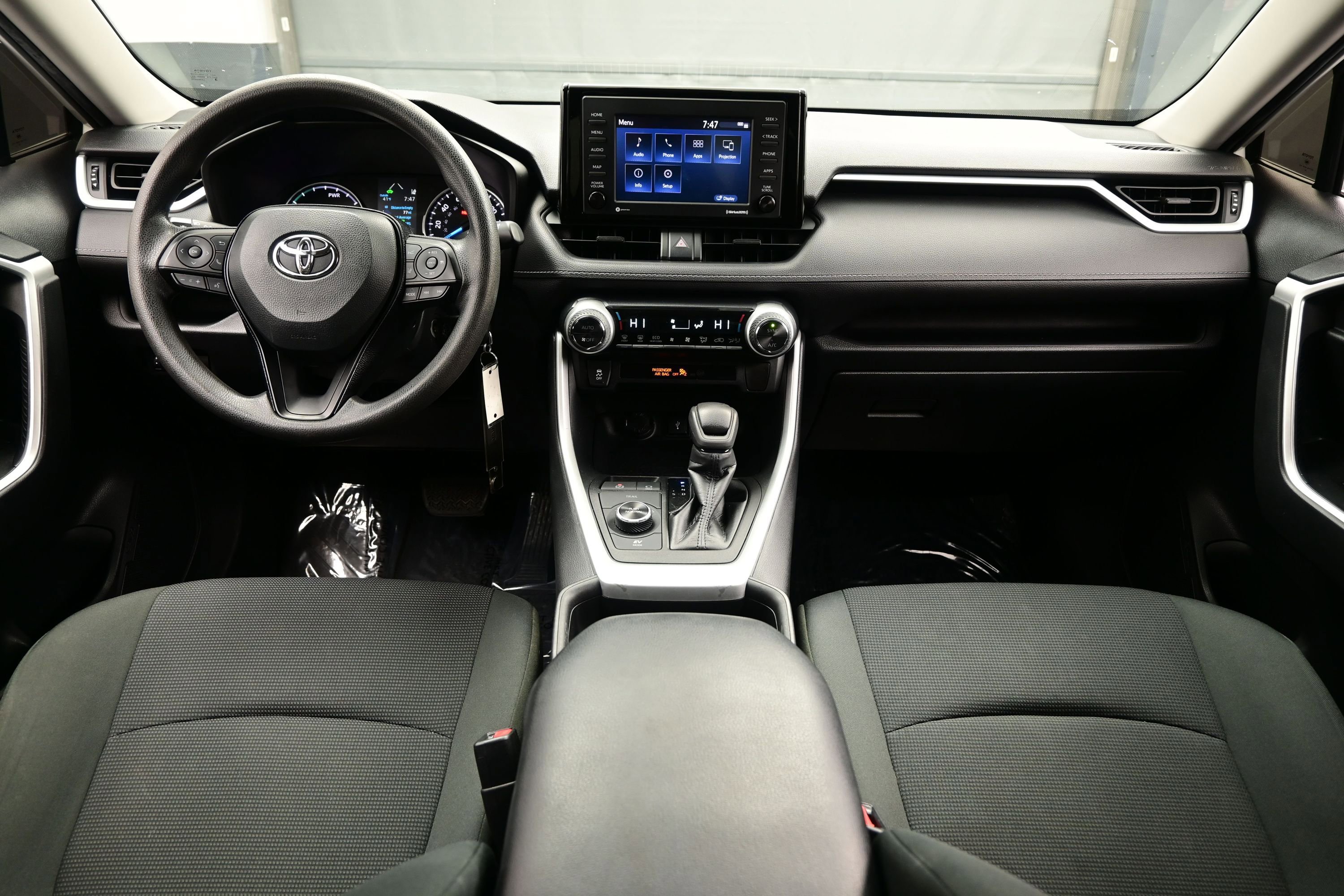 Used 2021 Toyota RAV4 LE AWD/4WD image 16