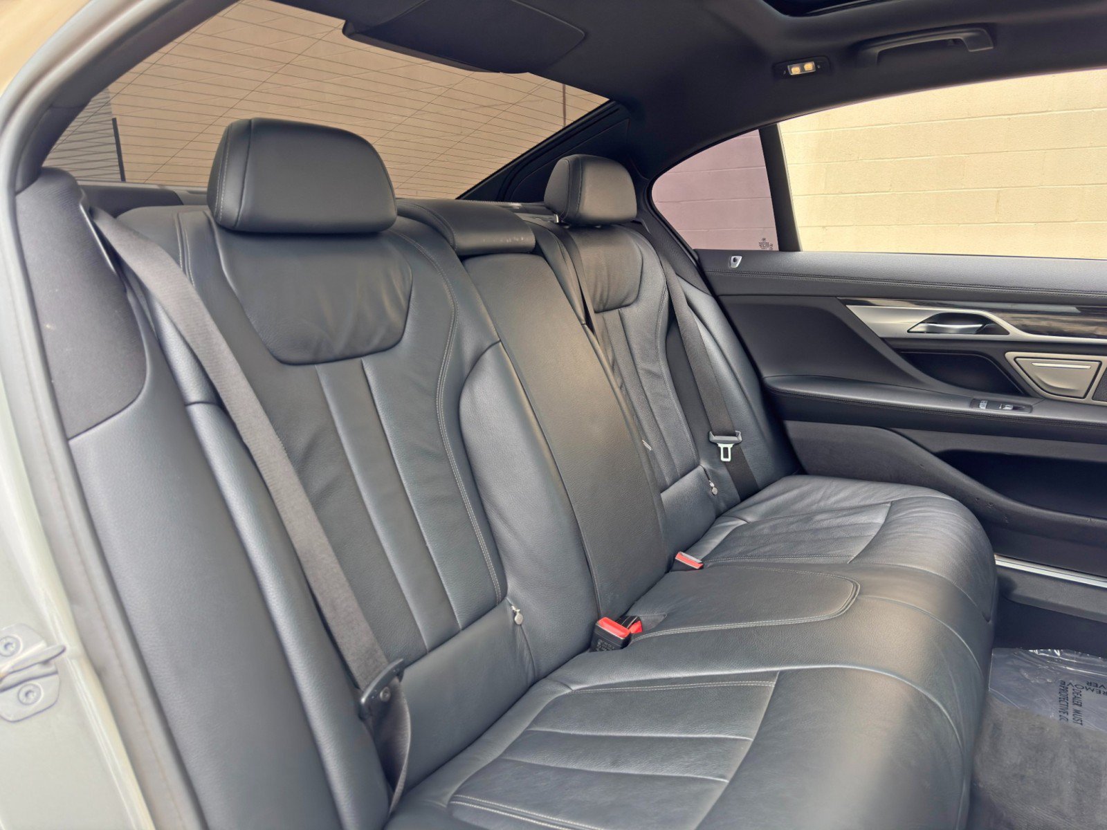 Used 2022 BMW 740i w/ M Sport Package RWD image 44
