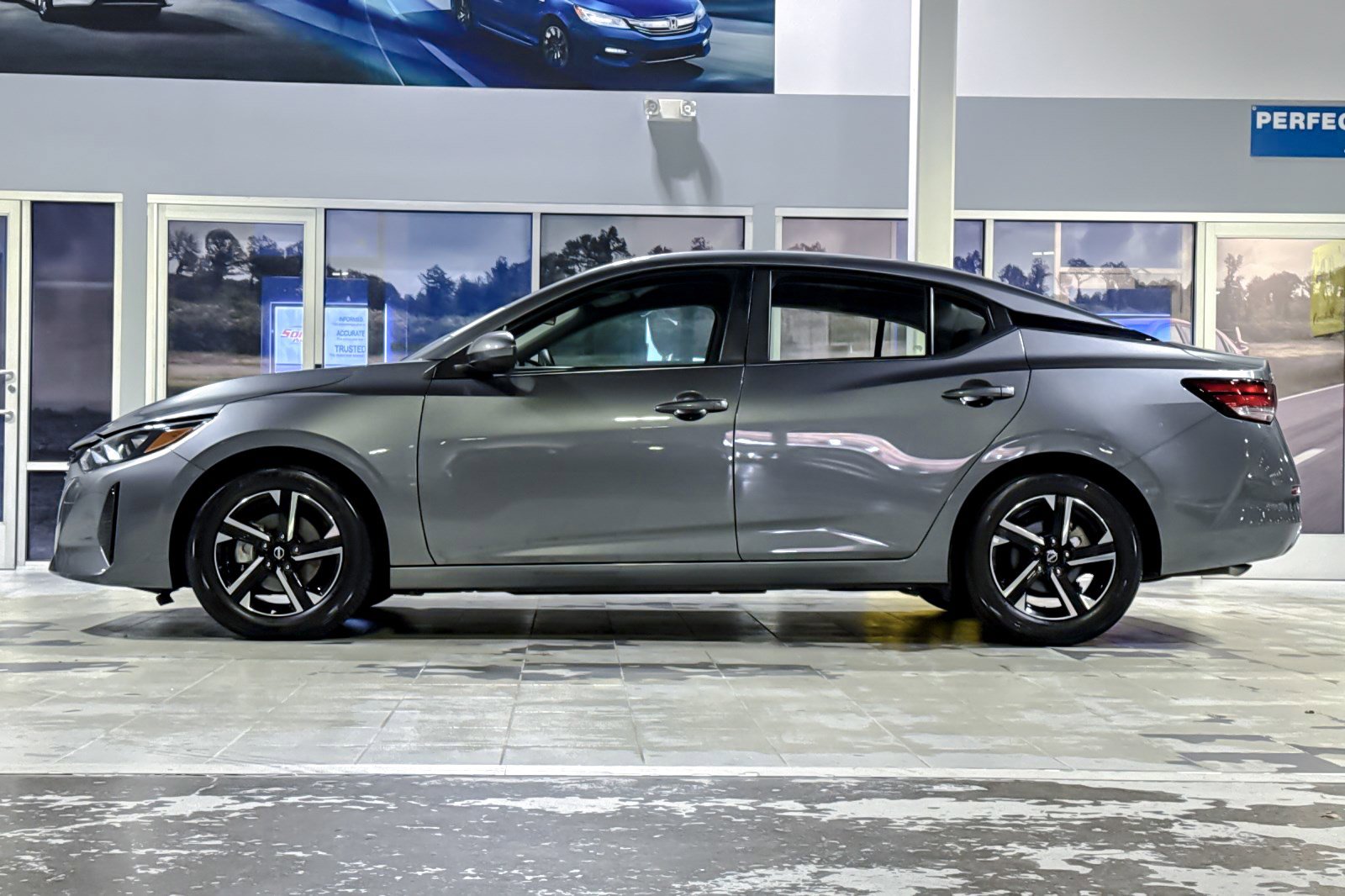 Used 2024 Nissan Sentra SV image 2