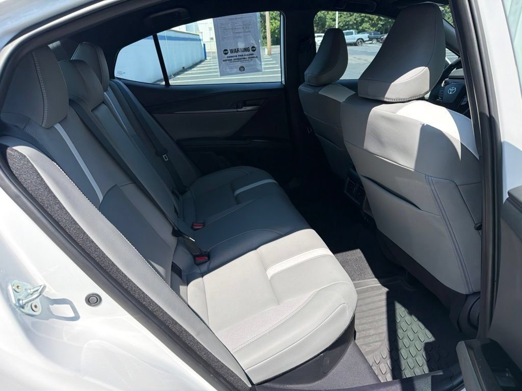 Used 2025 Toyota Camry SE w/ Convenience Package FWD image 21