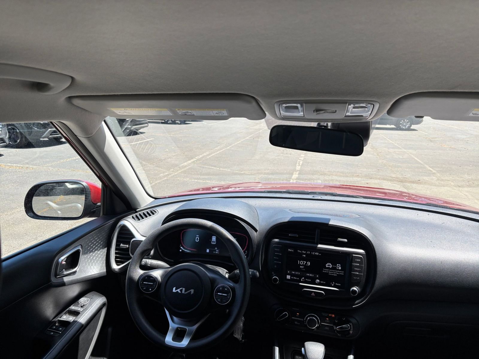 Used 2025 Kia Soul LX w/ LX Technology Package FWD image 32