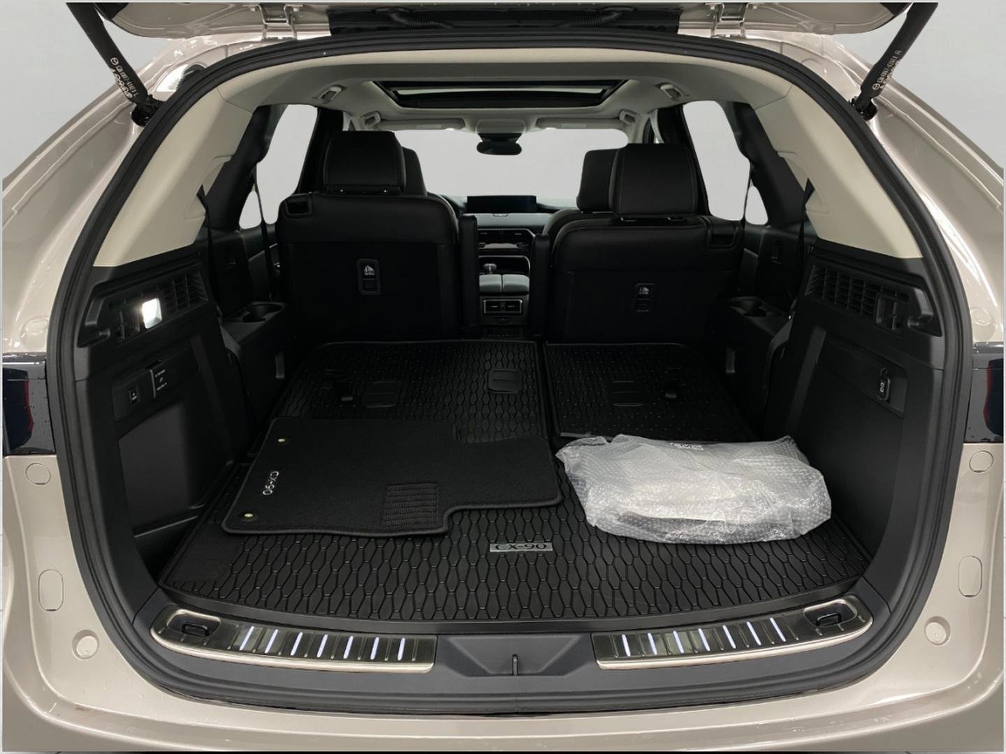 New 2025 MAZDA CX-90 Plug-In Hybrid w/Premium Sport AWD/4WD image 5