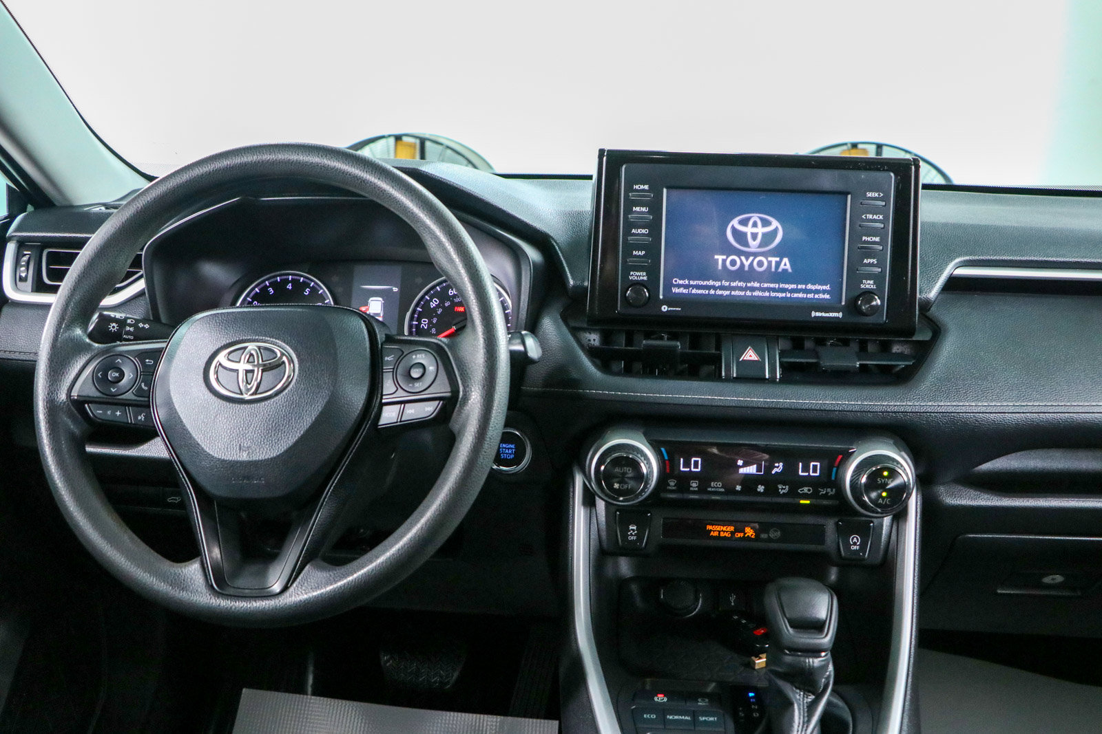 Used 2022 Toyota RAV4 XLE w/ Convenience Package FWD image 17