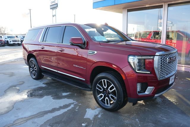 Used 2021 GMC Yukon XL Denali w/ Advanced Technology Package AWD/4WD image 38