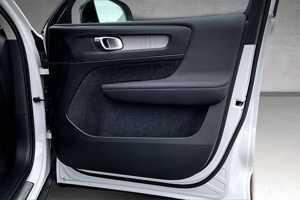 Used 2026 Volvo XC40 B5 Plus w/ Protection Package Premier image 27