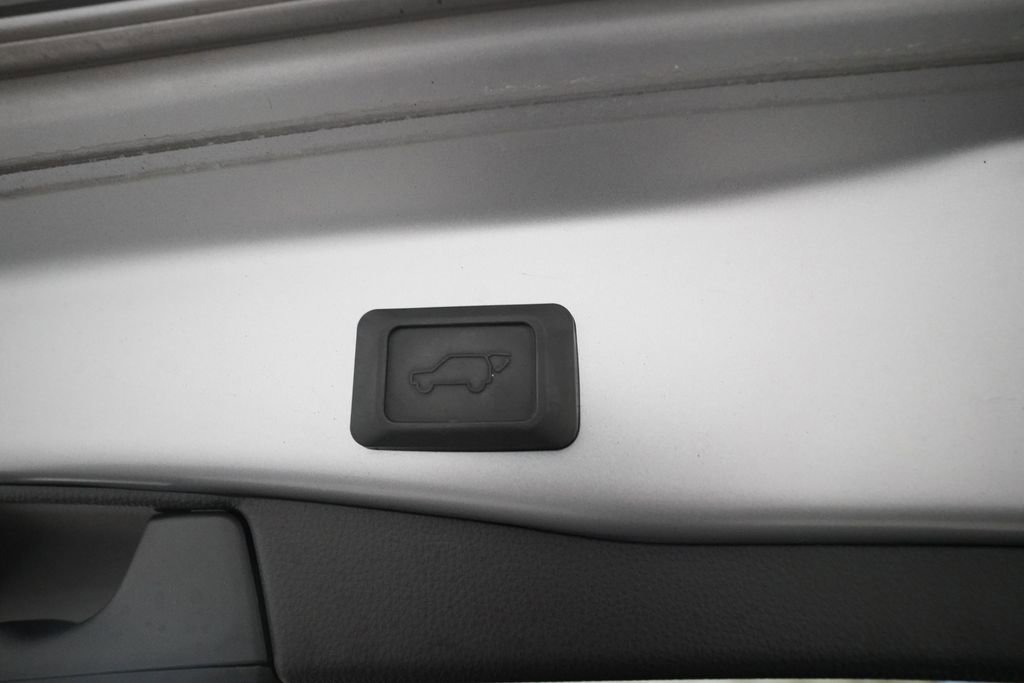 Used 2019 Toyota RAV4 Limited AWD/4WD image 15