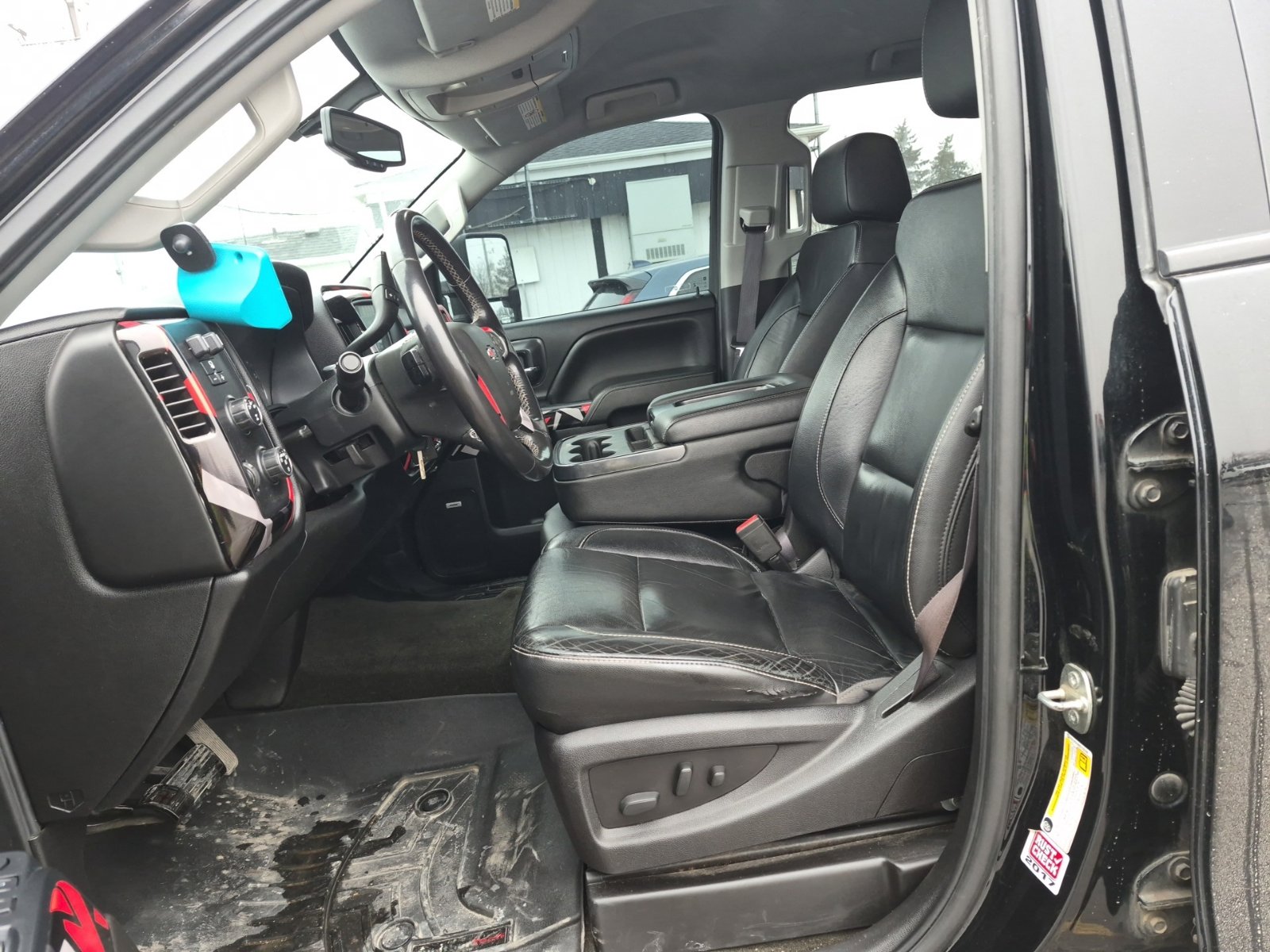 Used 2016 Chevrolet Silverado 2500 LT w/ Midnight Edition AWD/4WD image 7