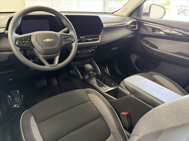 Used 2025 Chevrolet TrailBlazer LT AWD/4WD image 17
