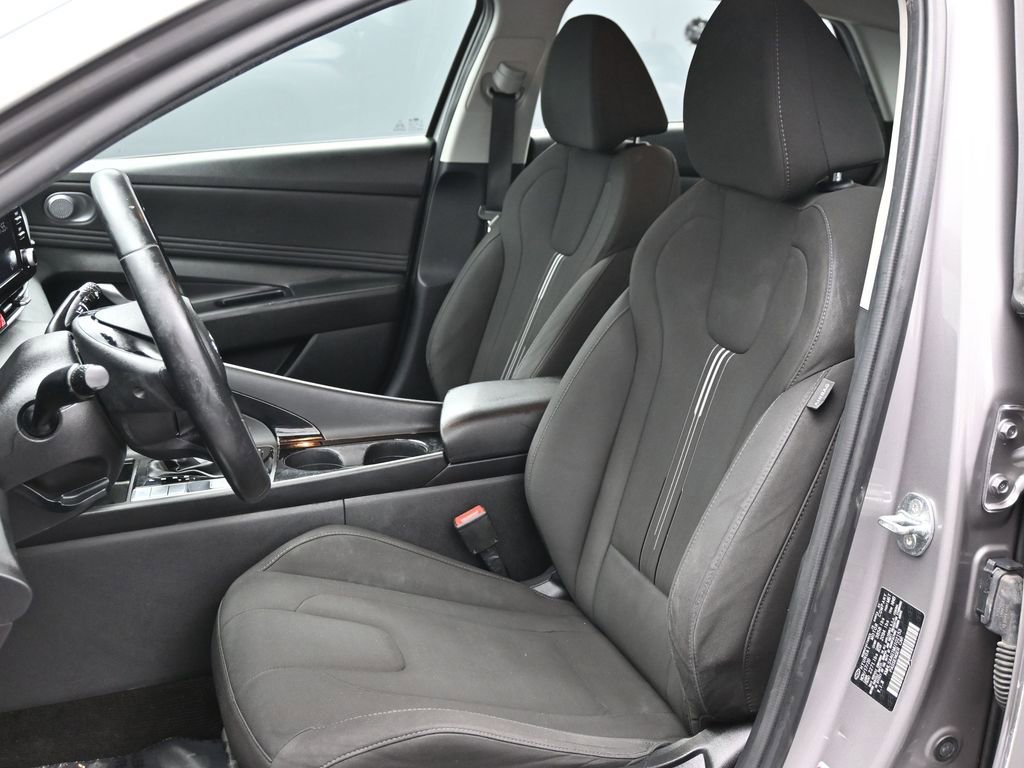 Used 2021 Hyundai Elantra SEL w/ Convenience Package image 9