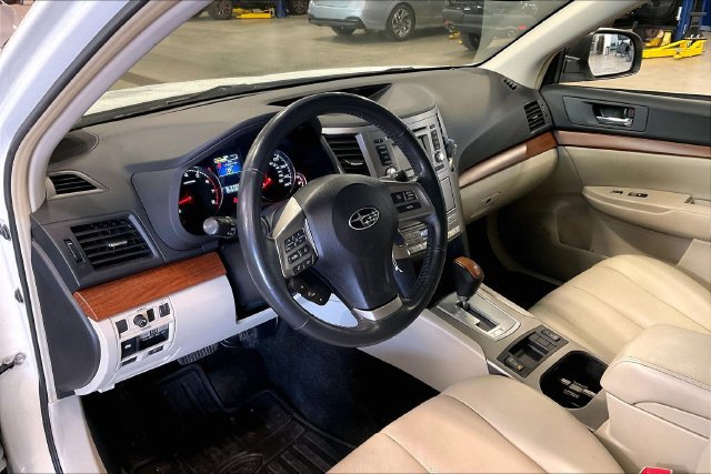 Used 2014 Subaru Outback 2.5i Limited w/ Moonroof Package AWD/4WD image 14