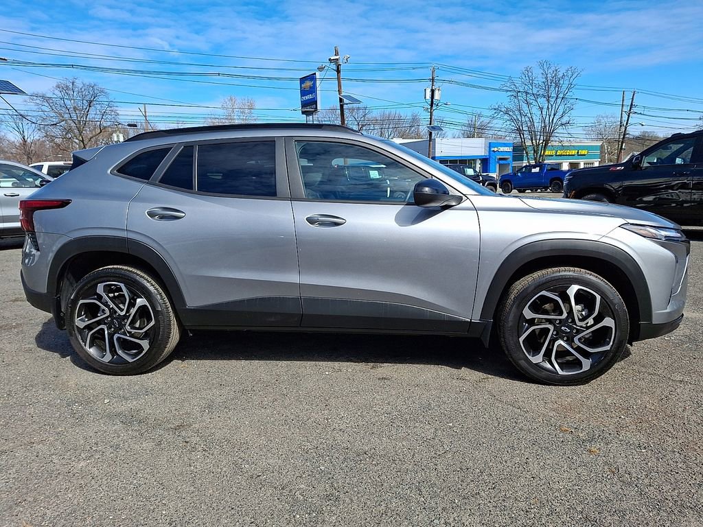 Used 2024 Chevrolet Trax RS w/ Driver Confidence Package image 10