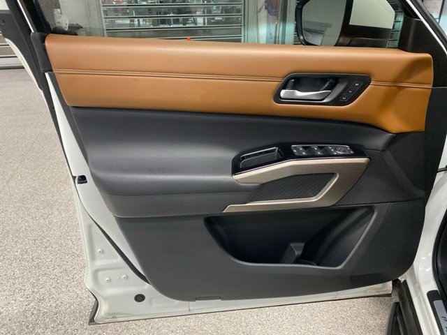 Used 2024 Nissan Pathfinder Platinum image 30