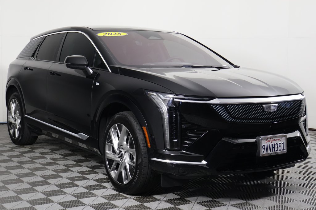 Used 2025 Cadillac Optiq Luxury 1 AWD/4WD image 3