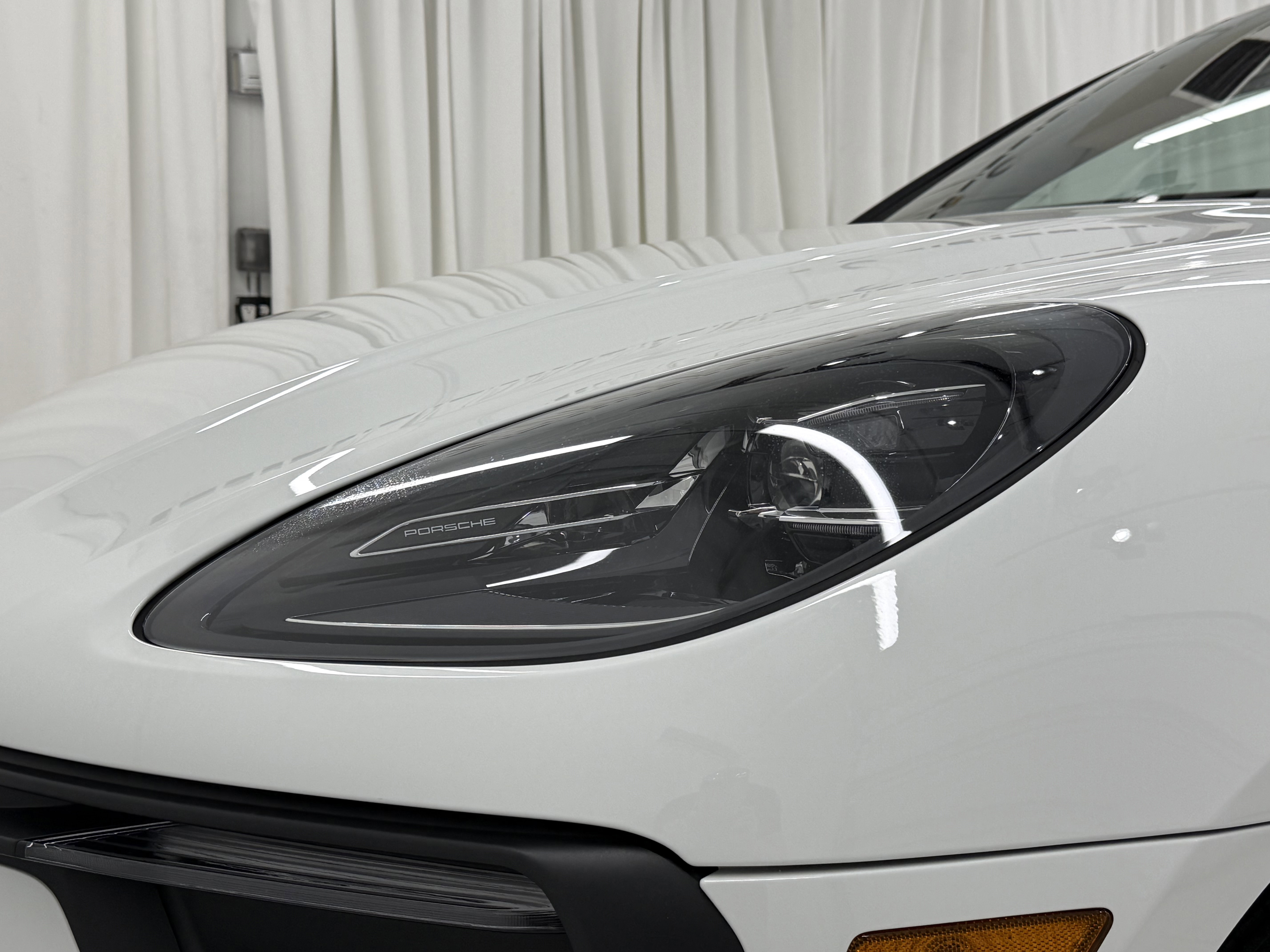 Certified 2023 Porsche Macan image 17