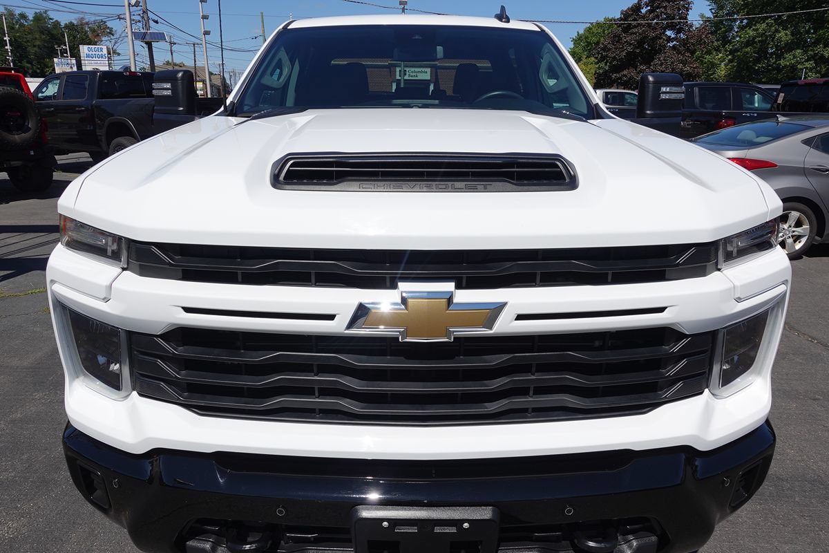 Used 2025 Chevrolet Silverado 2500 Custom w/ Custom Value Package AWD/4WD image 6