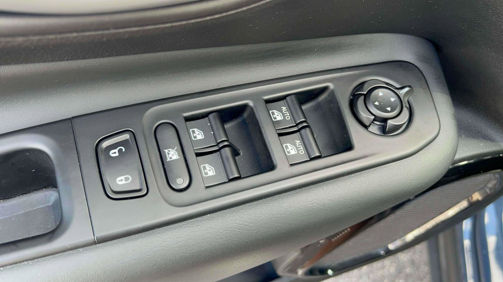 Used 2023 Jeep Renegade Altitude image 28