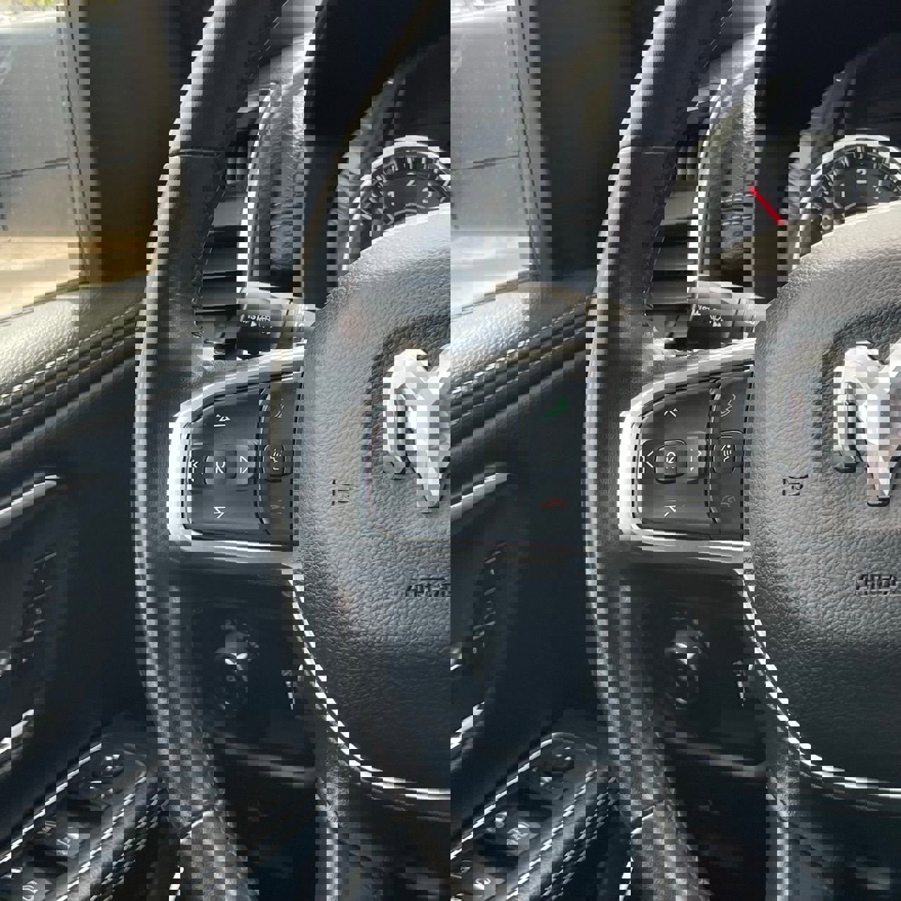 Used 2024 RAM 1500 Laramie image 13