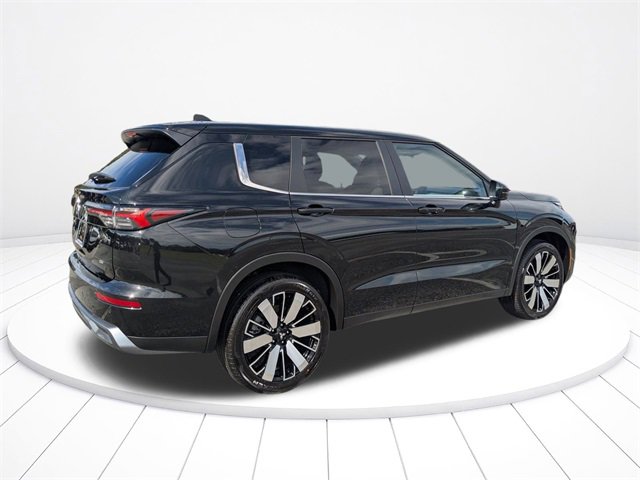 New 2025 Mitsubishi Outlander SE image 3