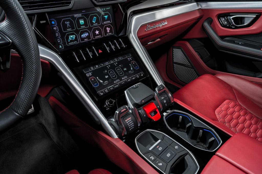Used 2022 Lamborghini Urus AWD/4WD image 20