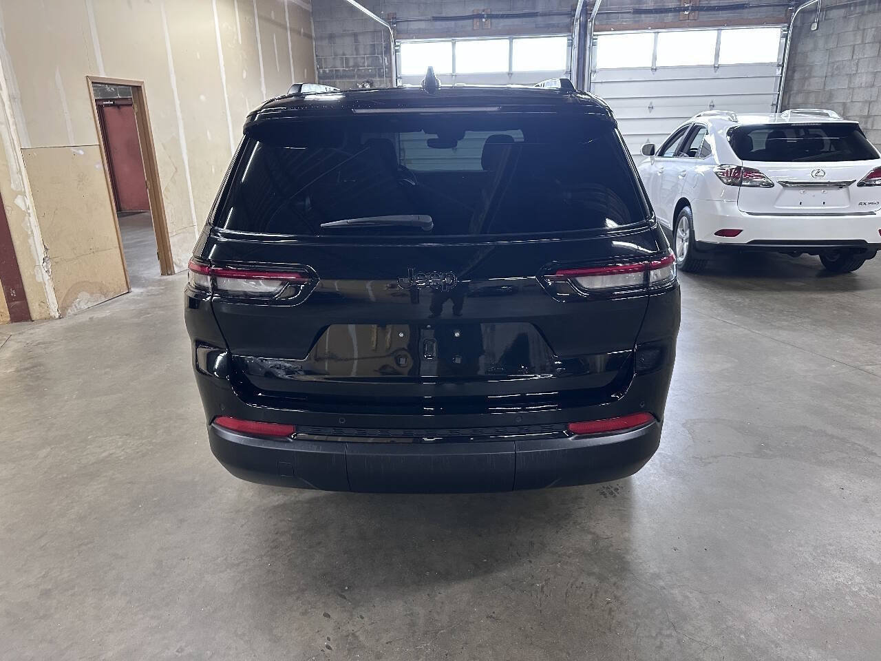 Used 2023 Jeep Grand Cherokee L Laredo AWD/4WD image 4