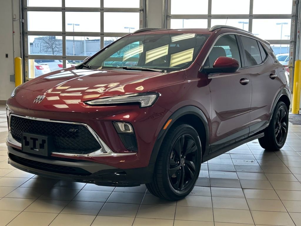 Used 2025 Buick Encore GX Sport Touring image 3