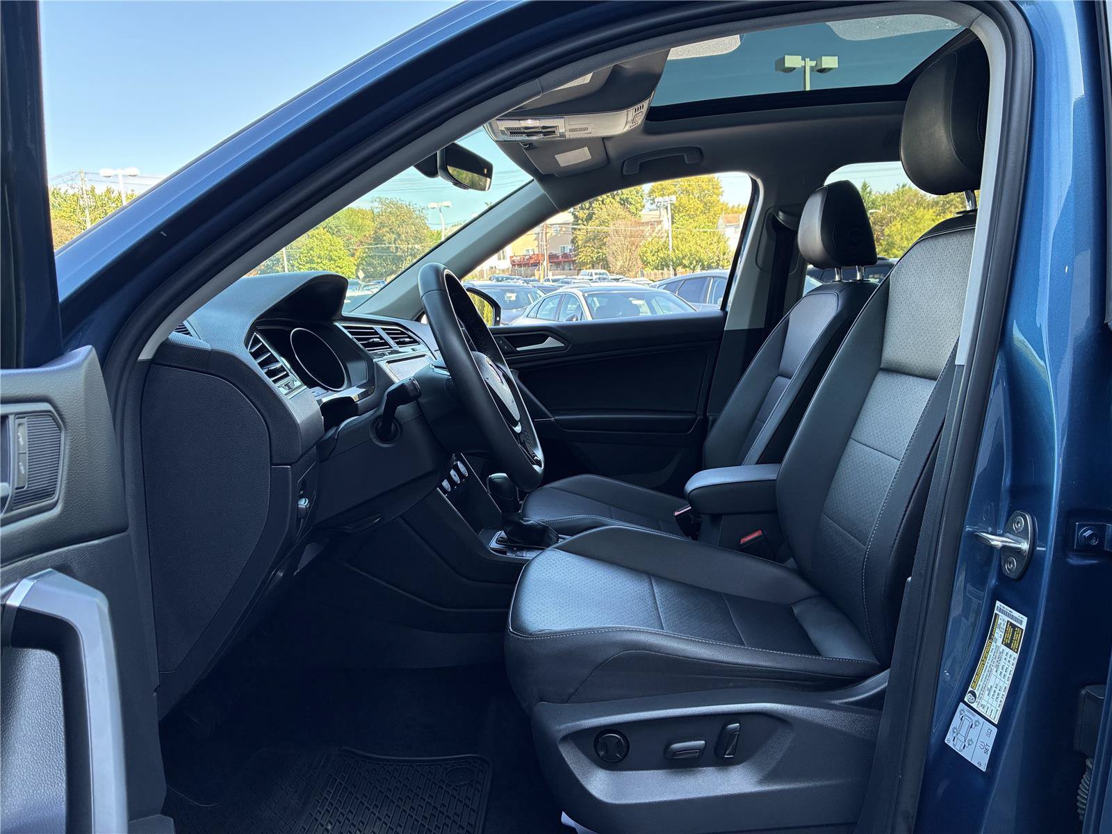 Used 2020 Volkswagen Tiguan SE FWD image 24