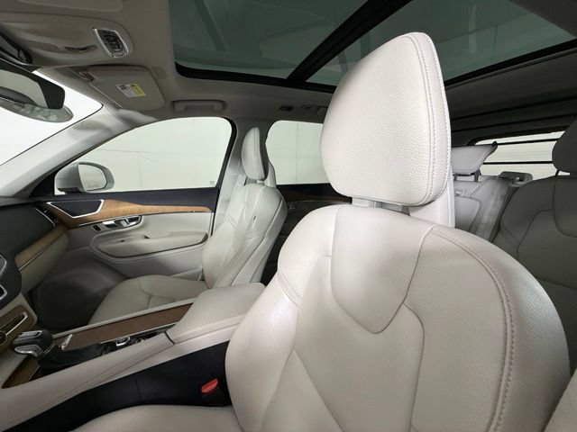 Used 2021 Volvo XC90 T6 Momentum w/ Advanced Package AWD/4WD image 5
