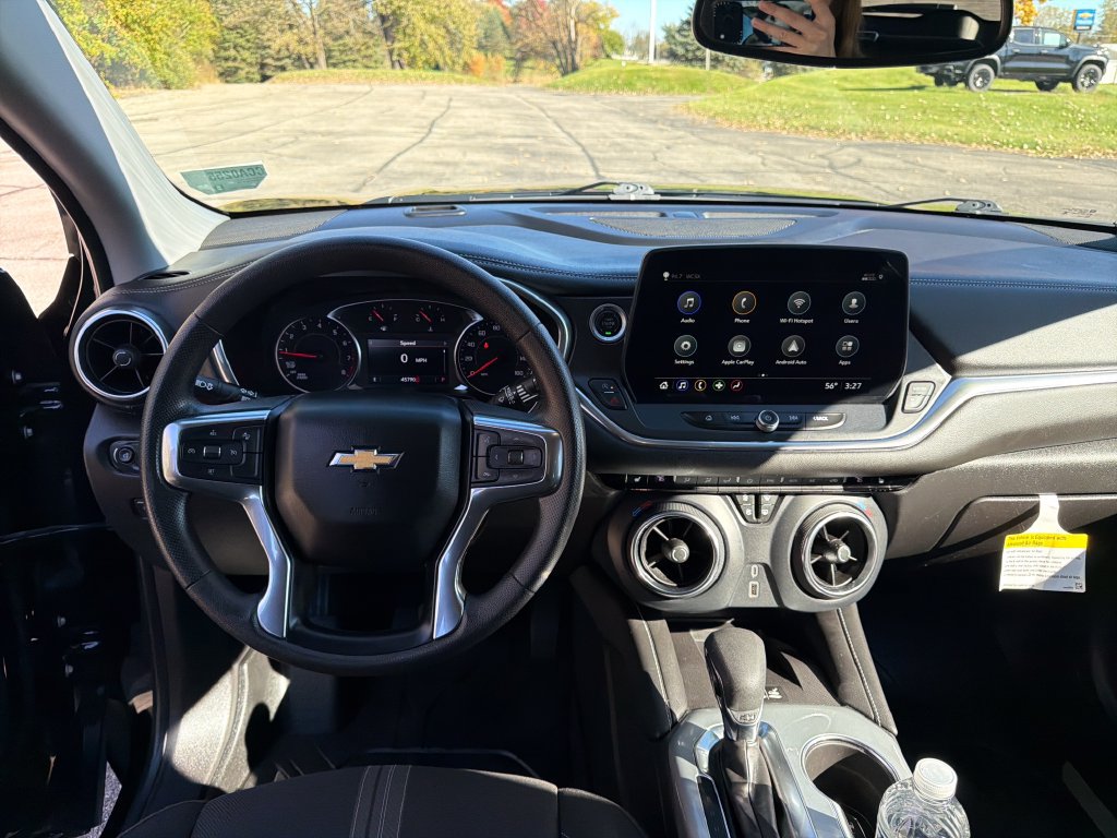Used 2025 Chevrolet Blazer LT AWD/4WD image 29